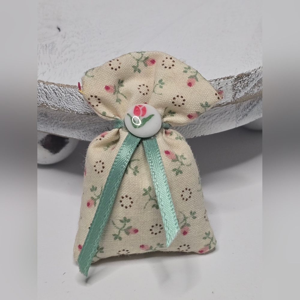 Vtg Floral Pattern Sachet w/ Ribbon Accent~Dollhouse Prop Size [ Read Details ]